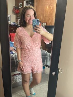 NWOT Daytrip pink lace romper